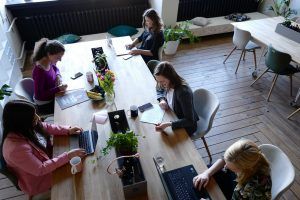 Lee más sobre el artículo Los mejores centros de coworking en el centro de Alicante (+Opinión)