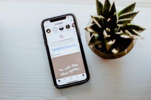 Lee más sobre el artículo Estrategia digital en Instagram para potenciar tu marca personal (sin subir fotos bonitas)