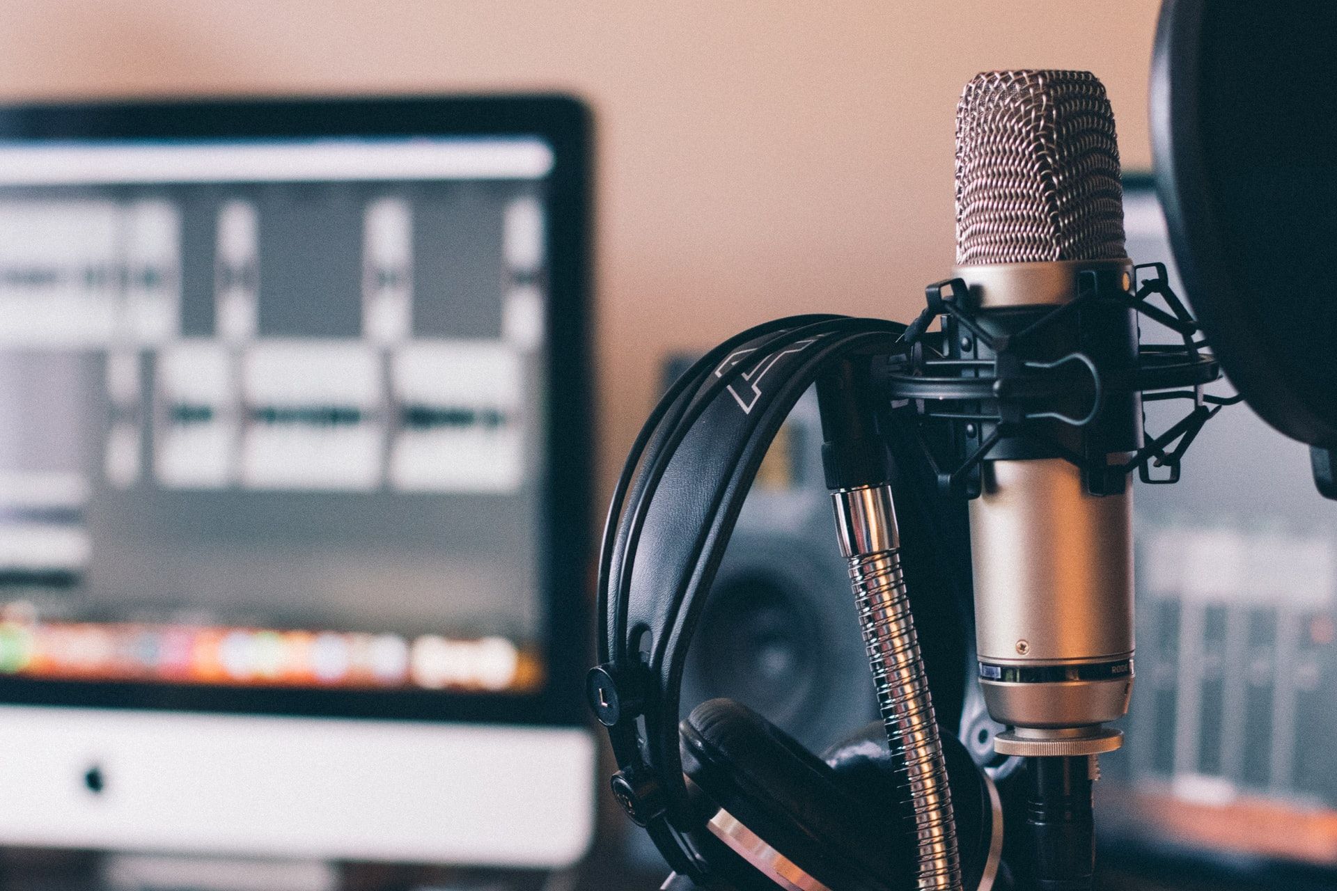 Lee más sobre el artículo Podcast: La vuelta de la radio